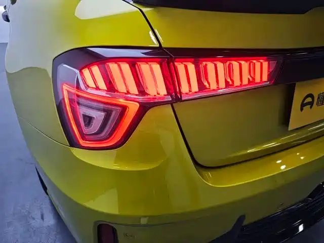Lynk & Co 03 2022 03+ 2.0TD Auto Wind Rider Edition фото 14