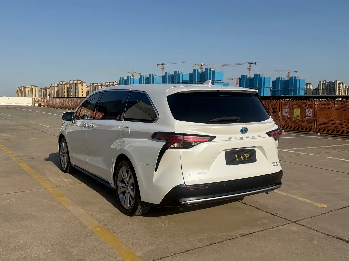 Toyota Sienna 2023 2.5L Hybrid Premium Edition фото 7