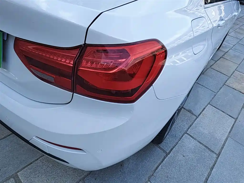 BMW 1 Series 2018 118i Sport Edition фото 7