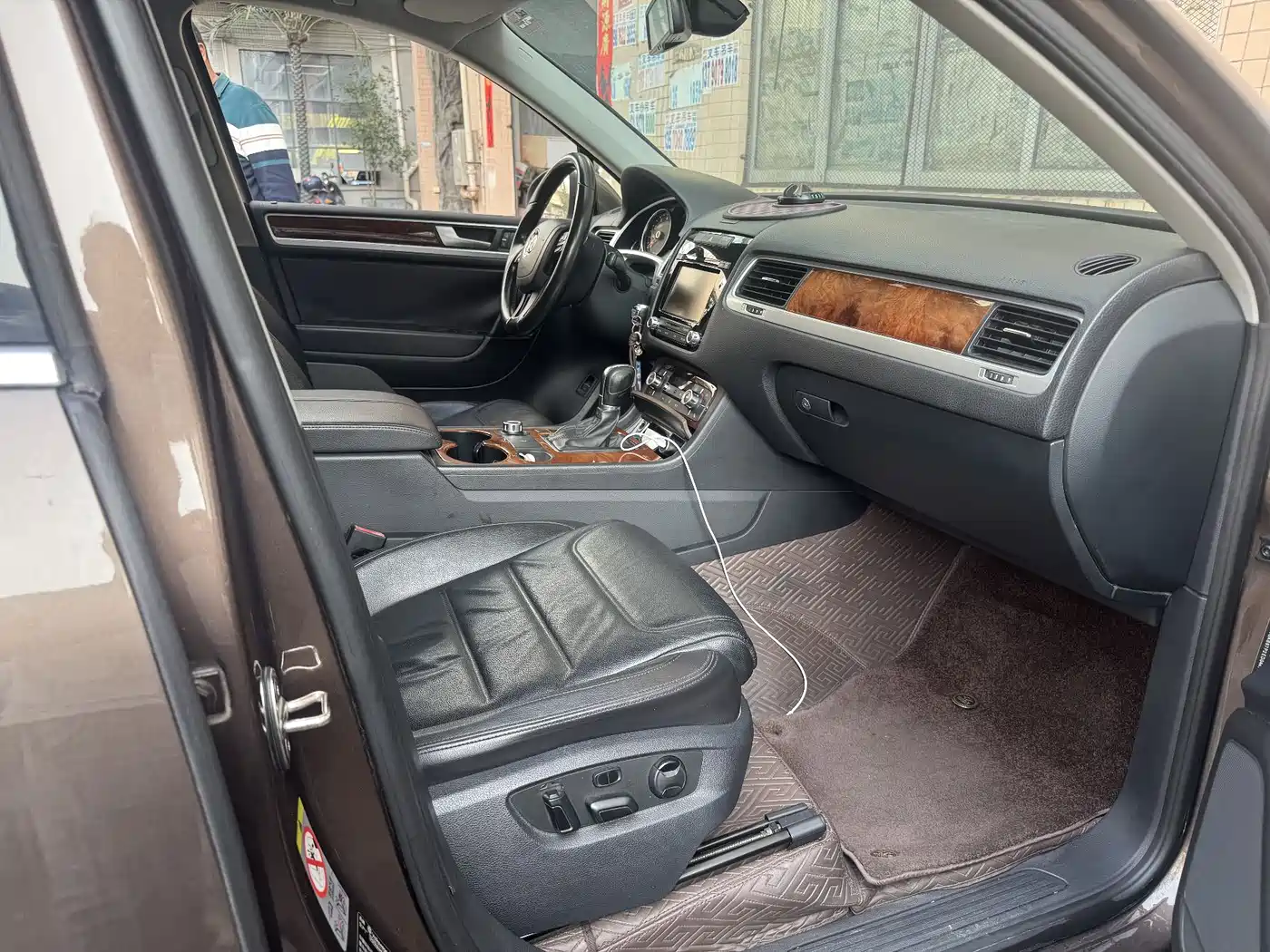 Volkswagen Touareg 2014 3.0TSI Black Explorer фото 14