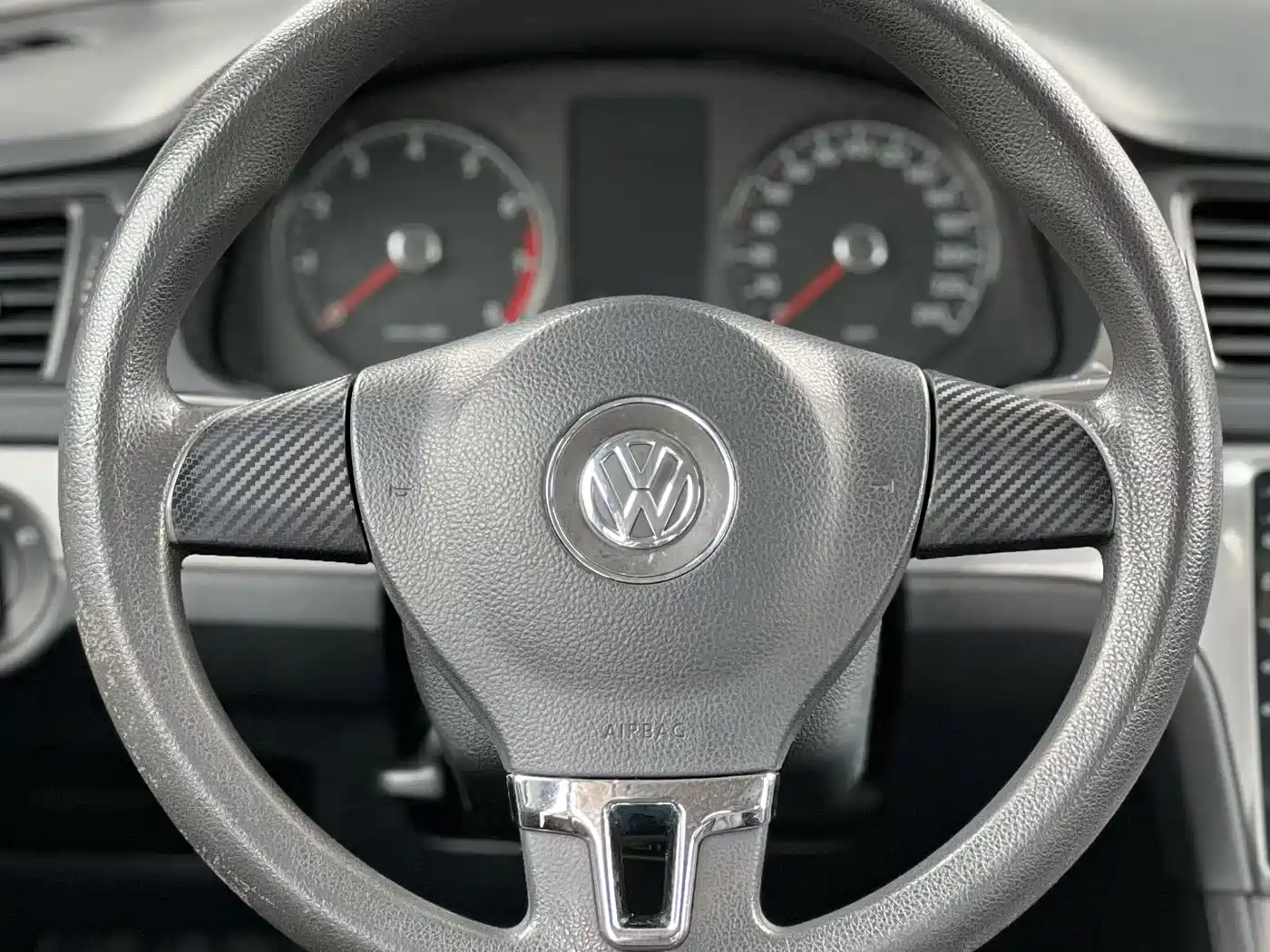 Volkswagen Lavida Tour 2013 1.6L Automatic Trend Style фото 2