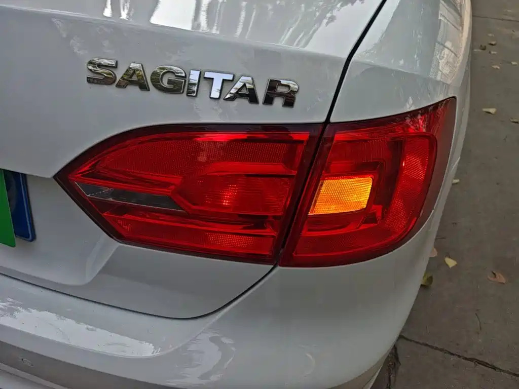 Фото 8 - Volkswagen Sagitar