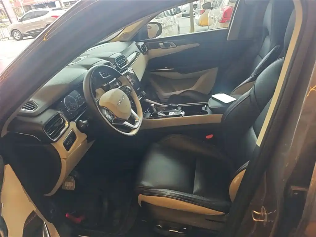 Lynk & Co 02 2018 Model 1.5T DCT 2WD Yao Pro Edition China V фото 15