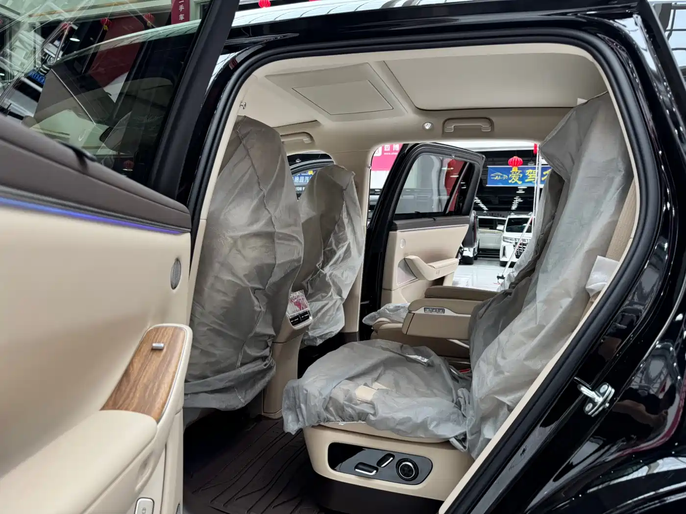 AITO Wenjie AITO M7 2026 Extended Range Max AWD 6-seater фото 5