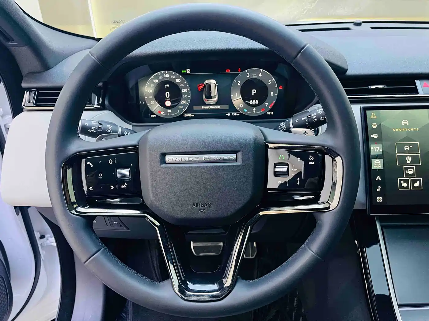 Фото 8 - Land Rover Range Rover Velar