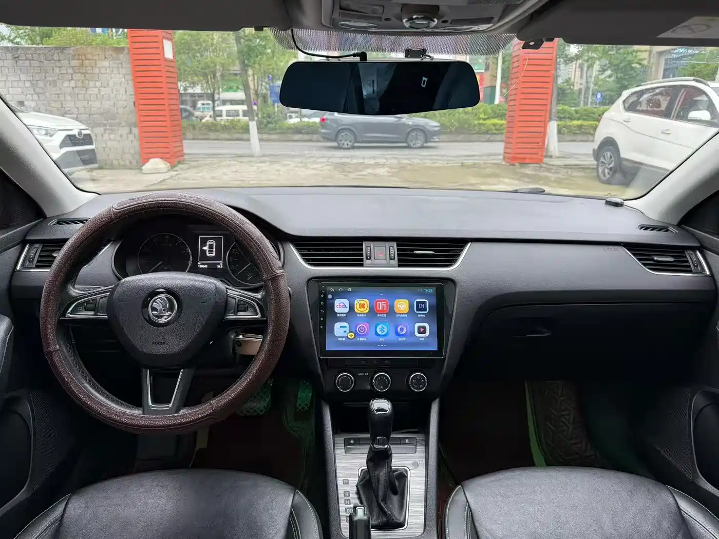 Škoda Octavia 2017 1.6L Automatic Smart Edition фото 5