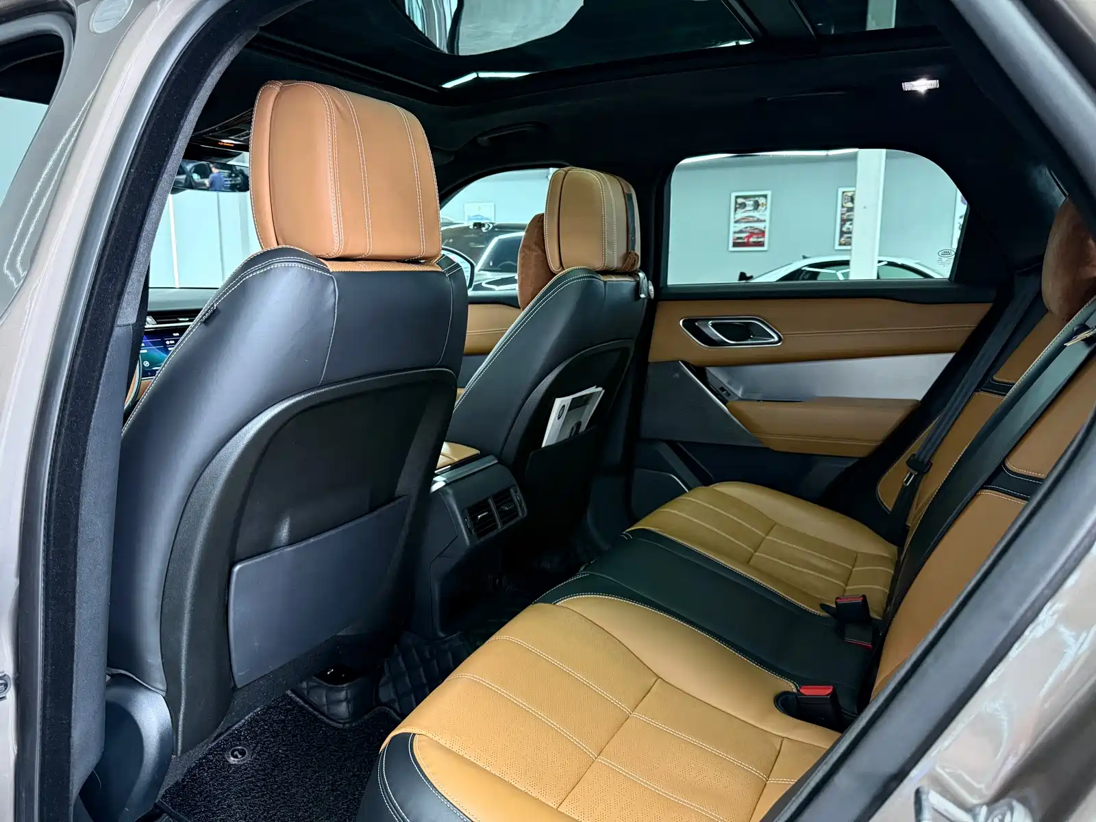 Фото 12 - Land Rover Range Rover Velar