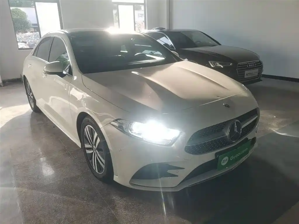 Mercedes-Benz A-Class 2019 A 180 L Sport Sedan фото 4