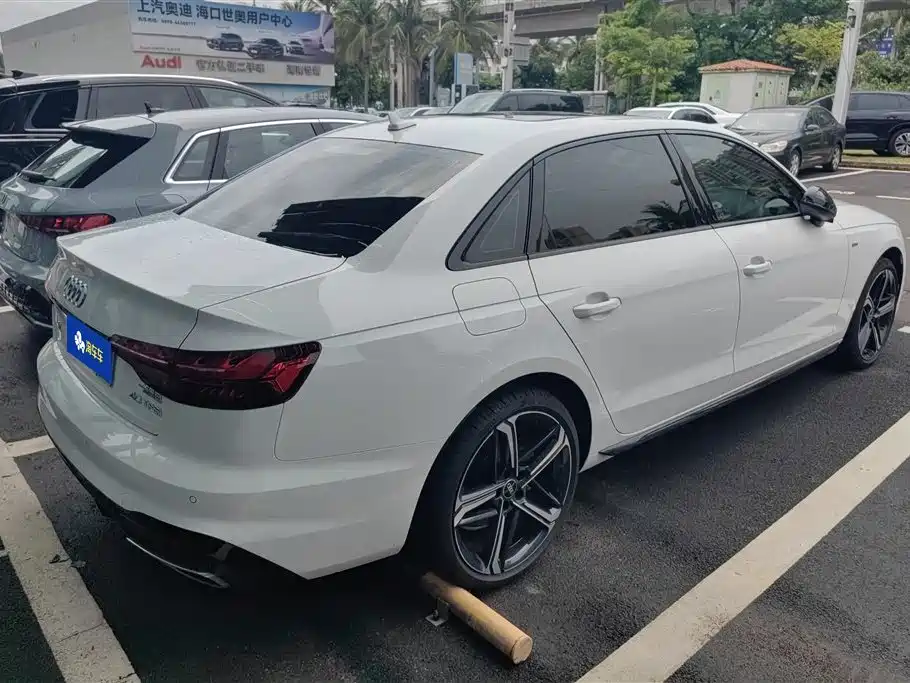 Audi A4L 2025 2 Million Celebration Edition 40 TFSI Luxury Dynamic фото 3