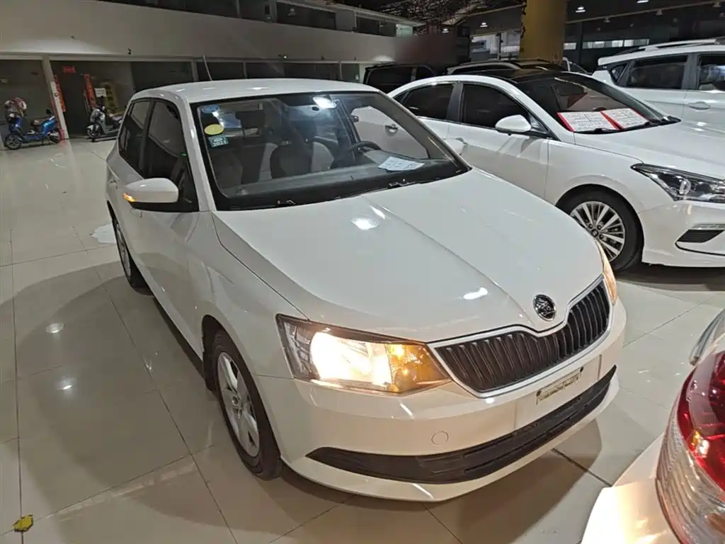 Škoda Fabia 2017 1.4L Auto Car Enjoy Edition фото 4
