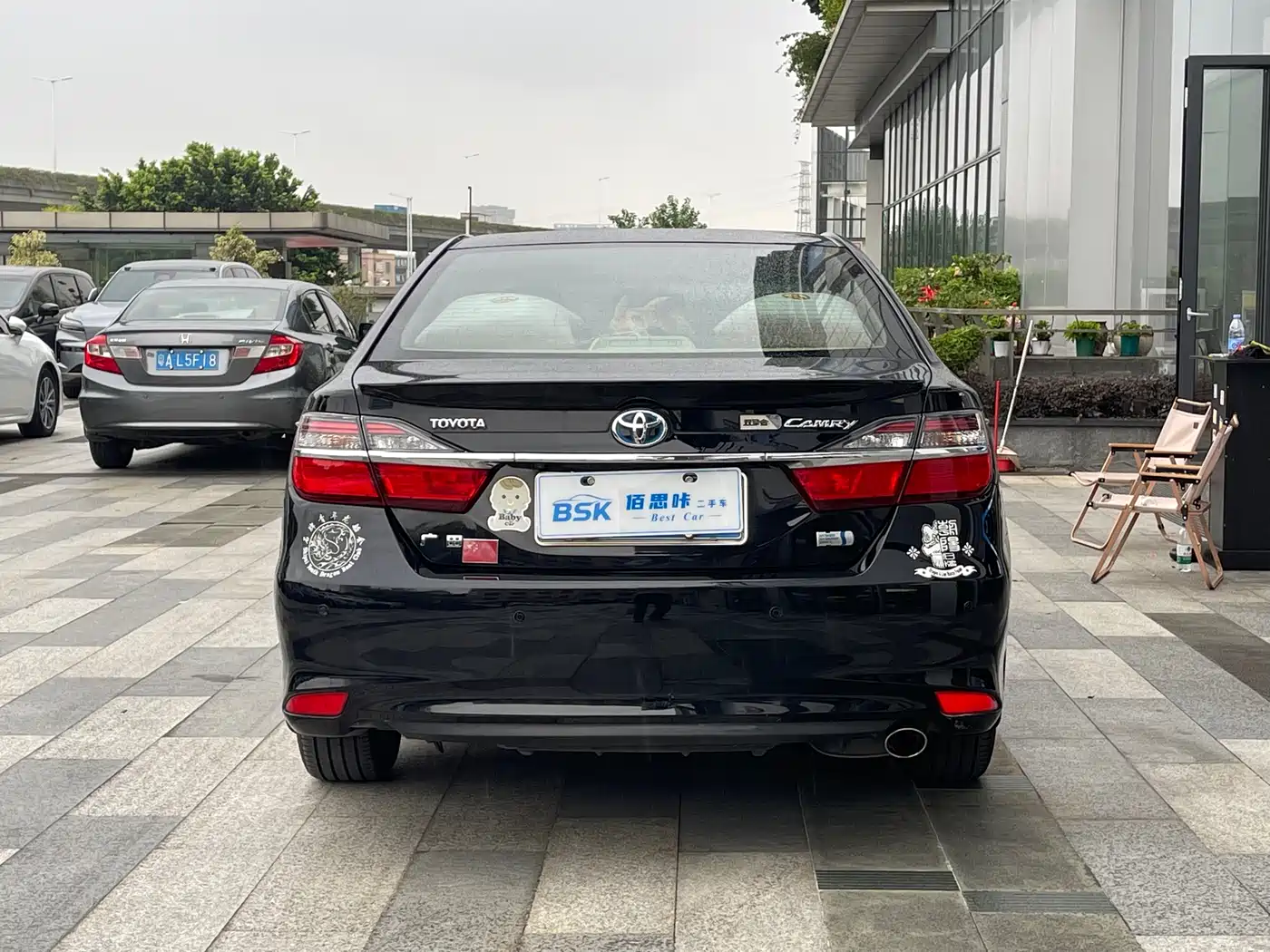 Toyota Camry 2016 Hybrid 2.5HG 10th Anniversary Luxury Navigation Edition фото 4