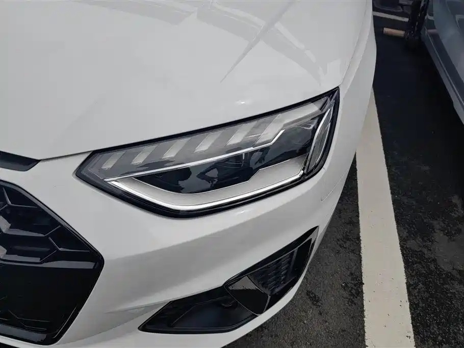 Audi A4L 2025 2 Million Celebration Edition 40 TFSI Luxury Dynamic фото 5