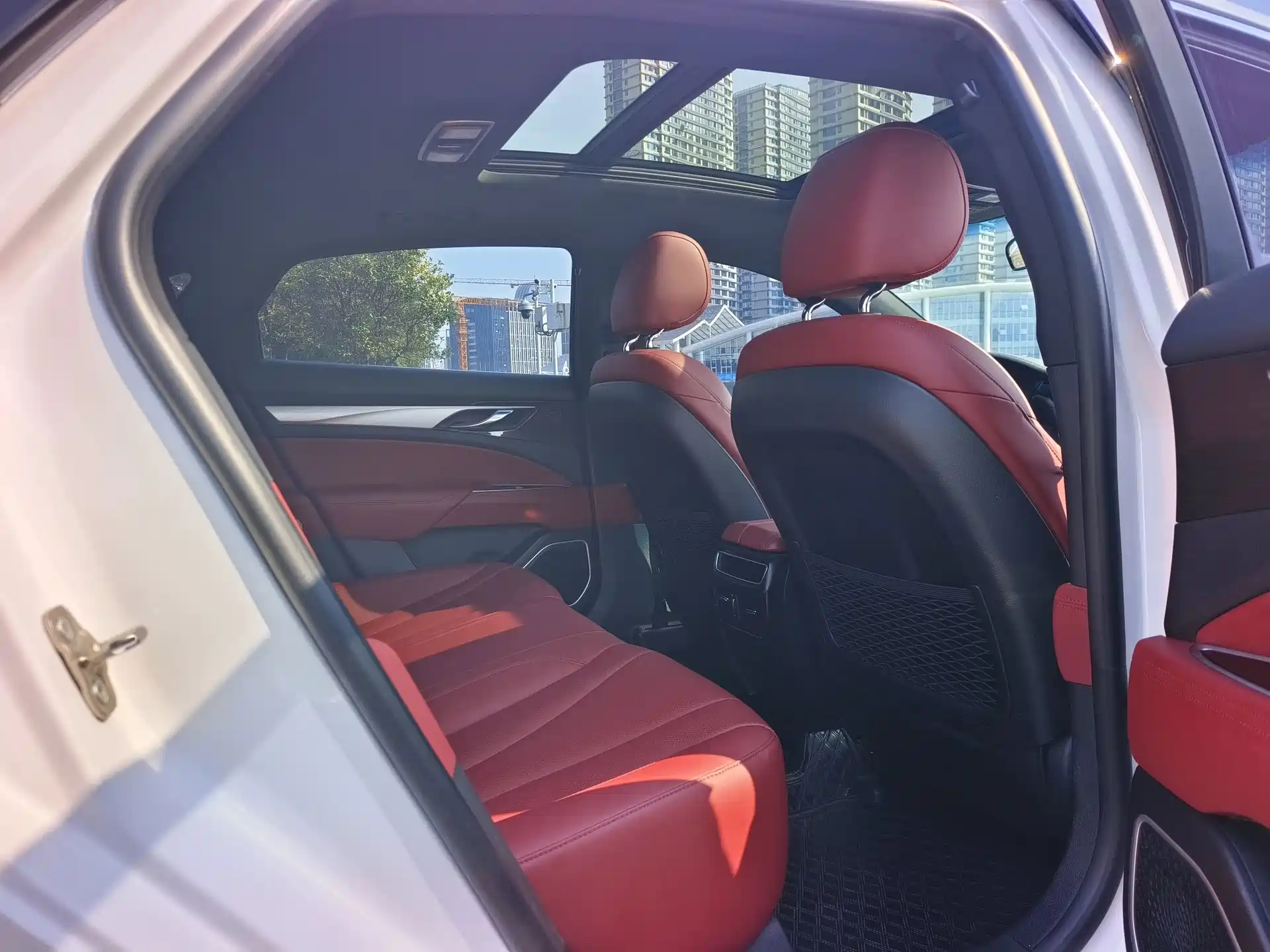 Фото 9 - Geely Borui