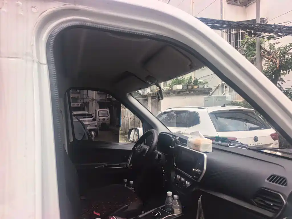 Changan Kaicheng Changan Ruixing EM80 2025 2025 Passenger Version Comfort 6-seater 300km Dual Swing Doors