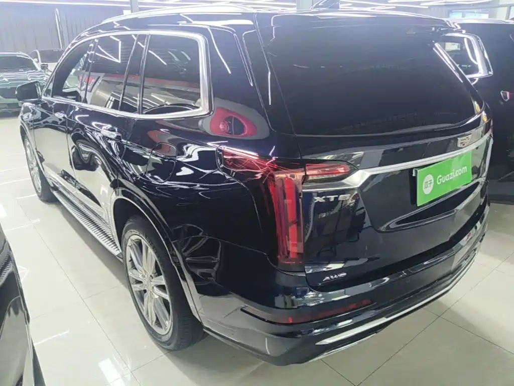 Photo 5 - Cadillac XT6