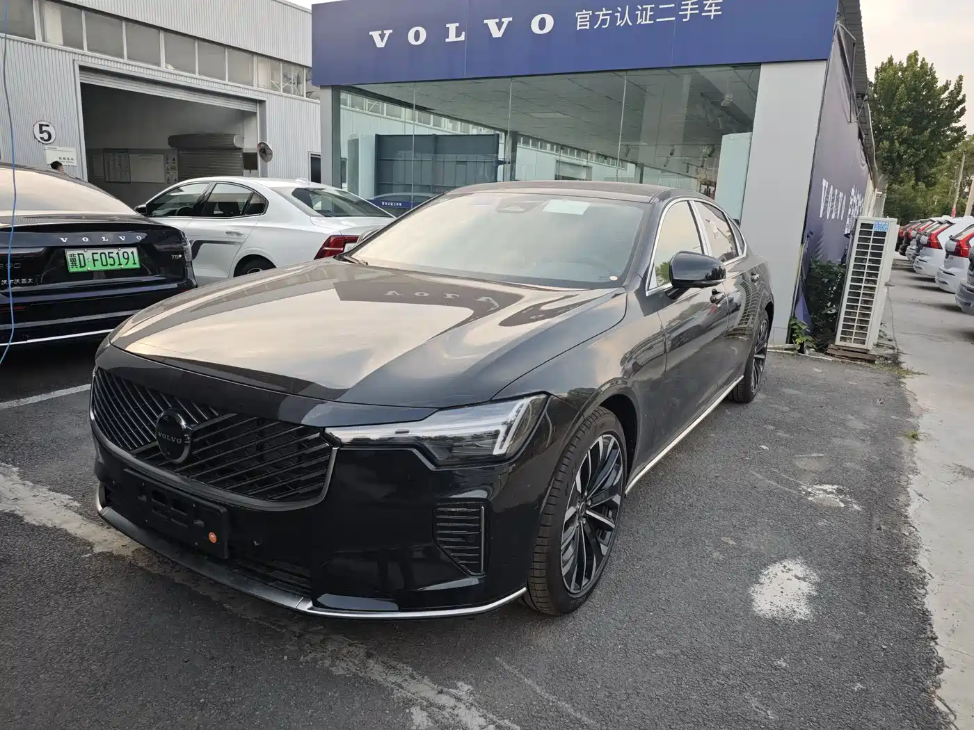 2025 Volvo S90