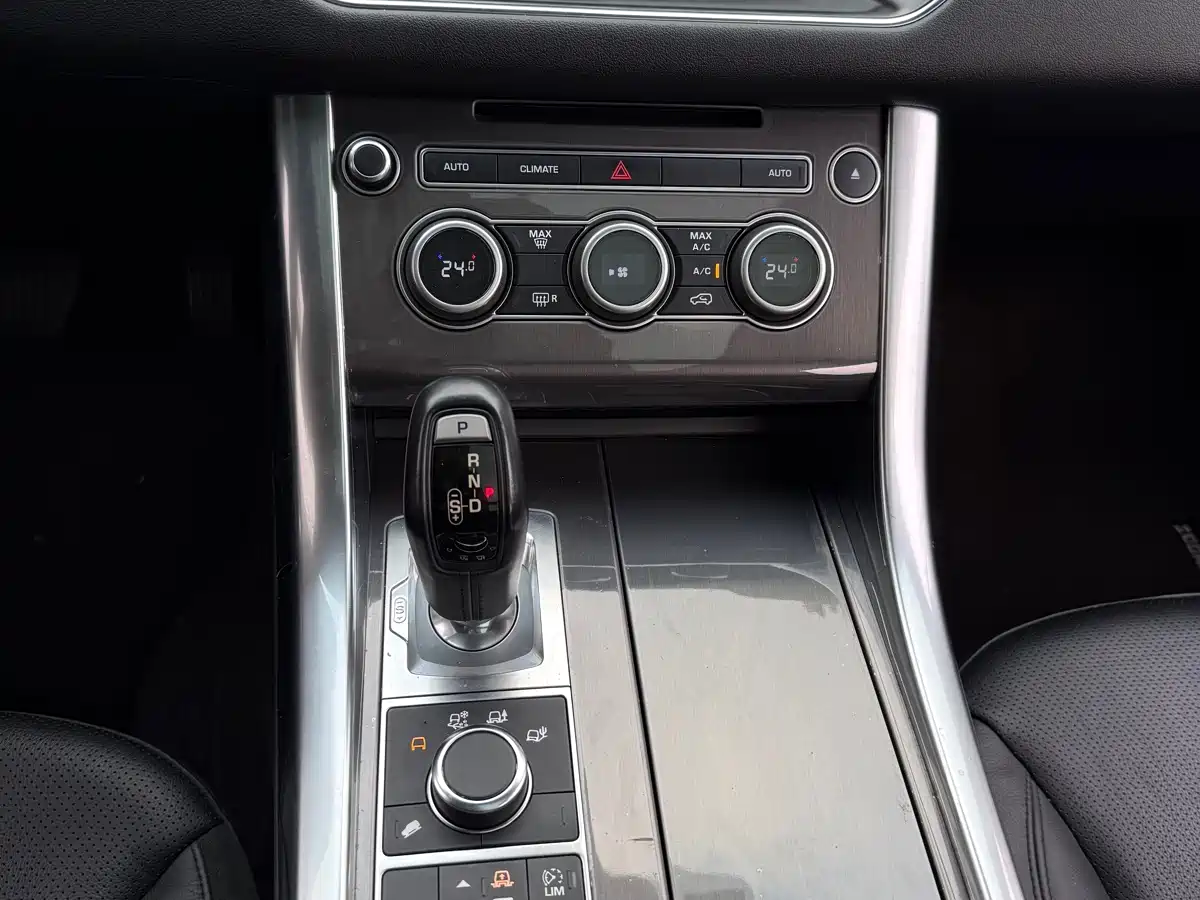 Land Rover Range Rover Sport 2017 3.0 SC V6 SE фото 16