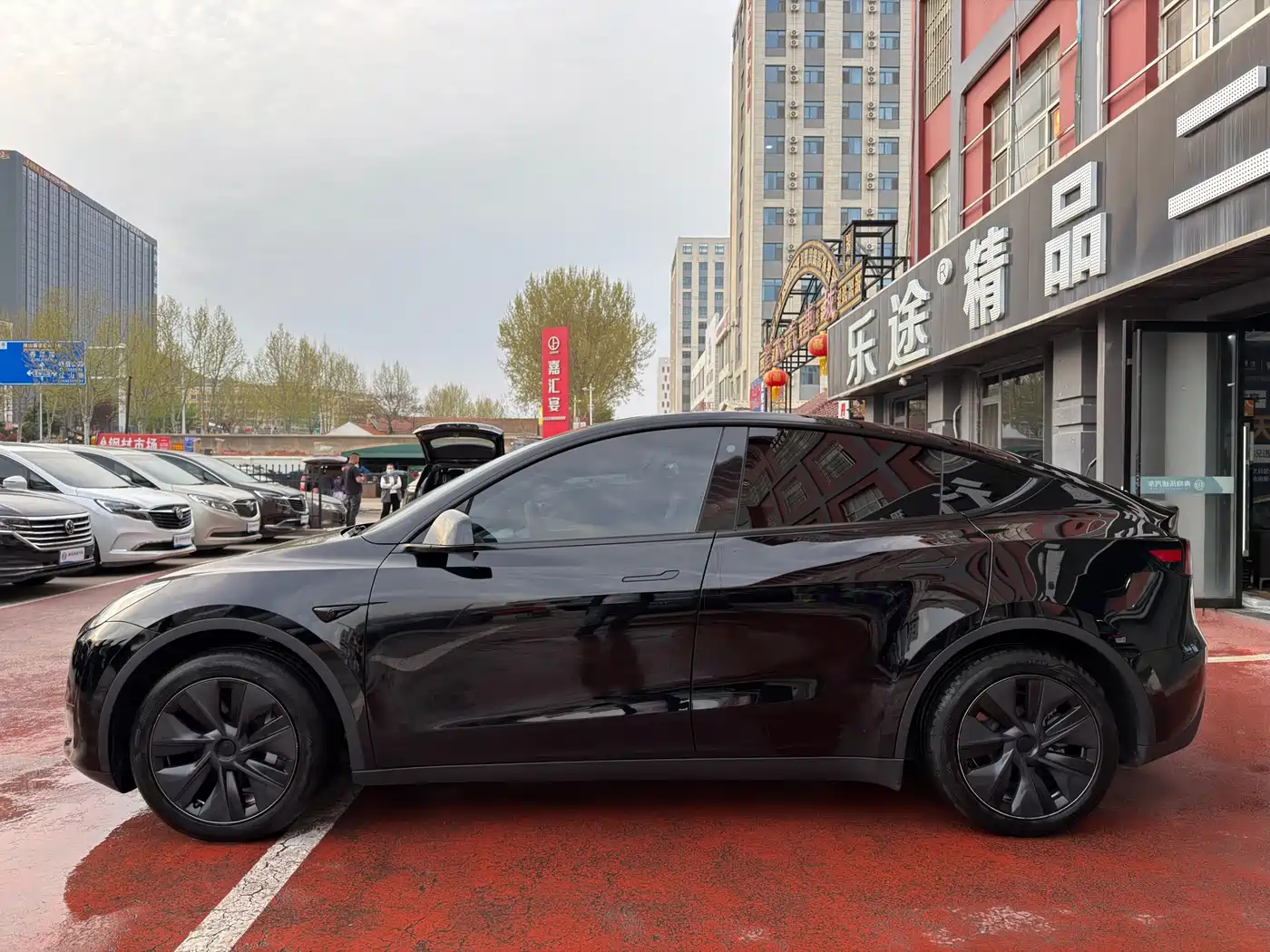 TESLA MODEL Y