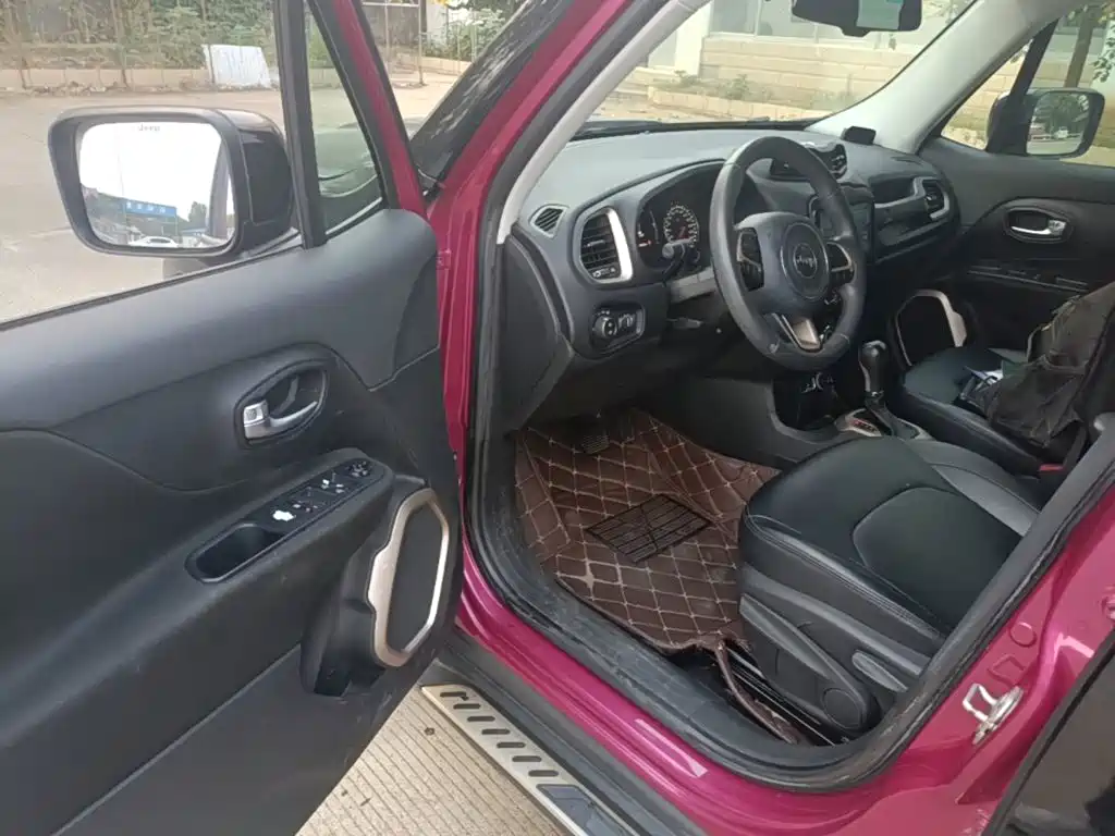 Photo 16 - Jeep Renegade