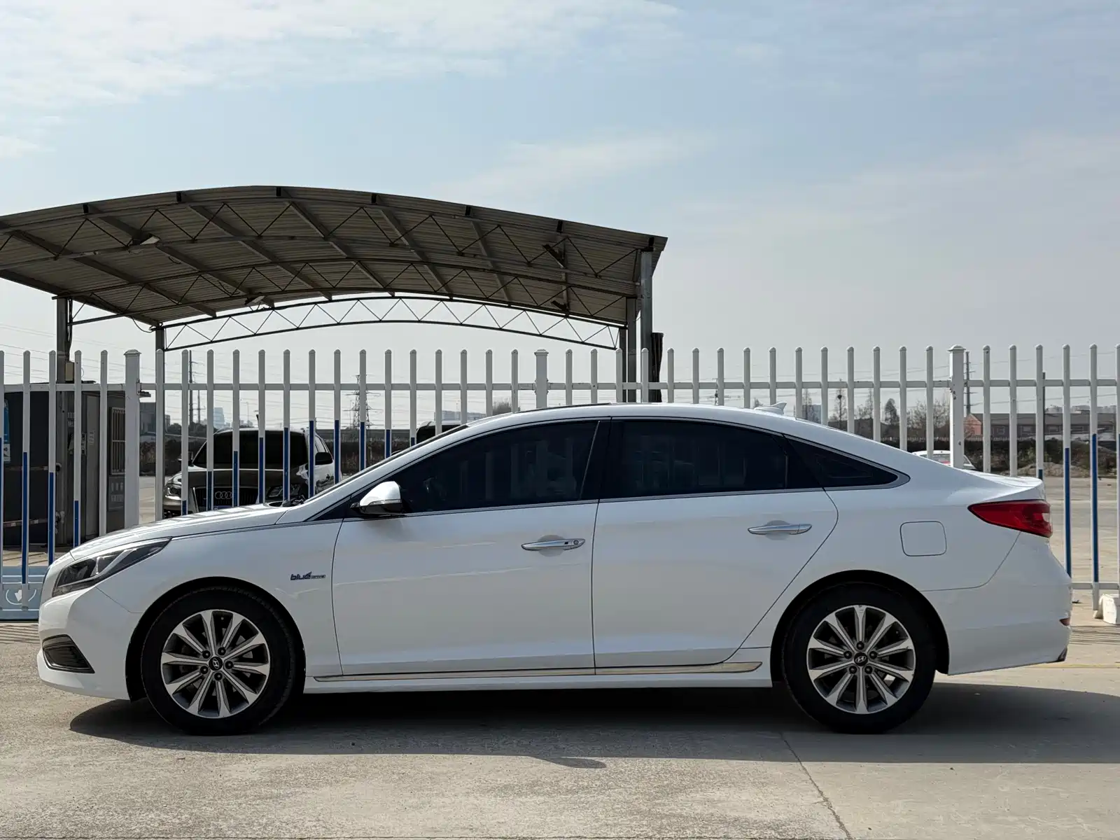 Photo 3 - Hyundai Sonata
