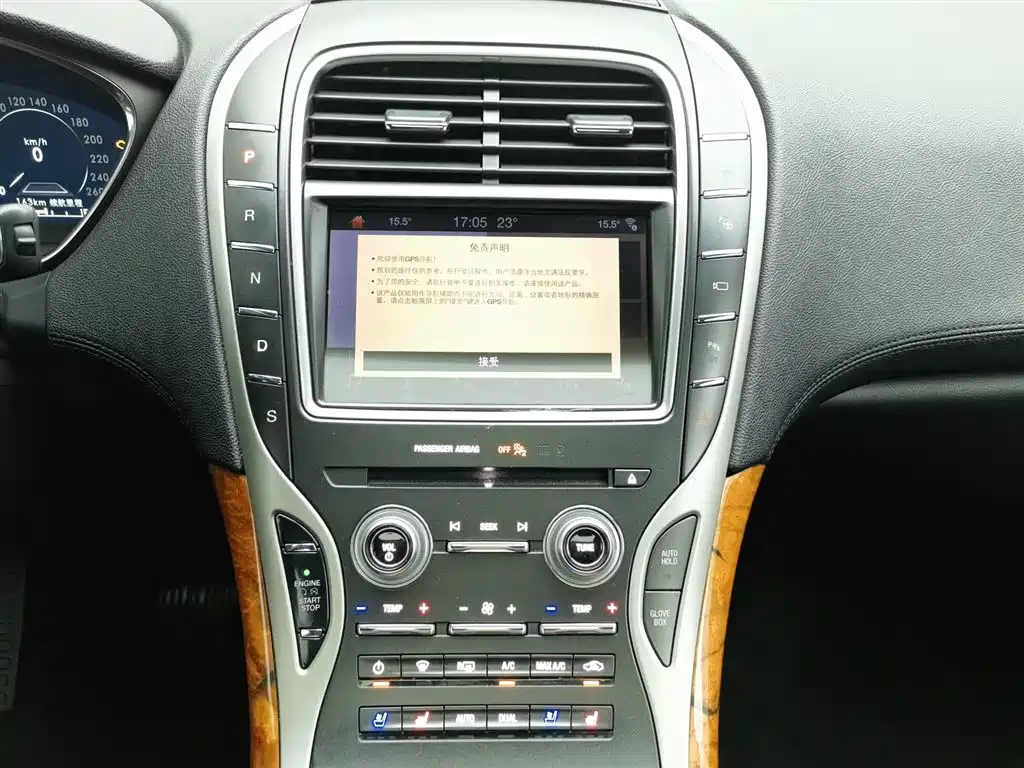 LINCOLN NAVIGATOR (IMPORT)