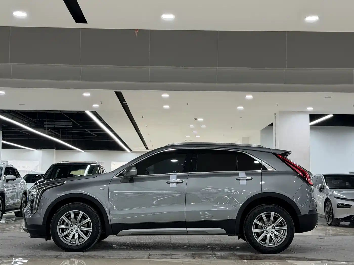 Photo 3 - Cadillac XT4