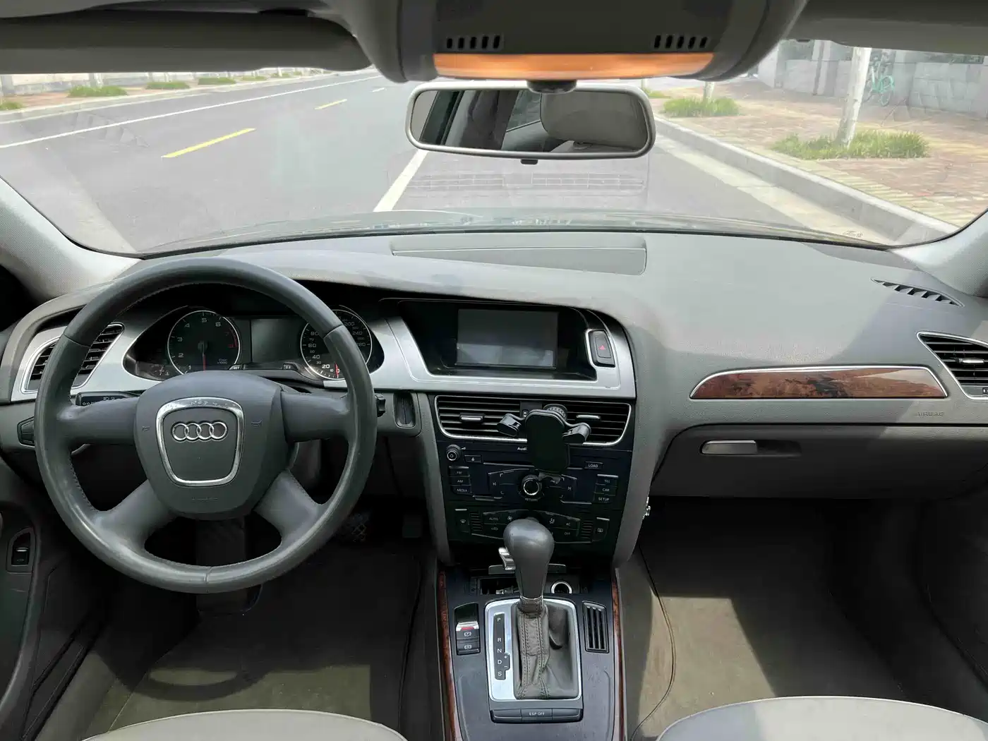 Audi A4L 2010 2.0 TFSI Standard фото 6