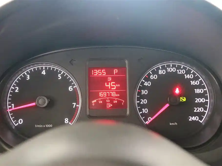 Volkswagen Polo 2012 1.6L Cross Polo AT фото 6