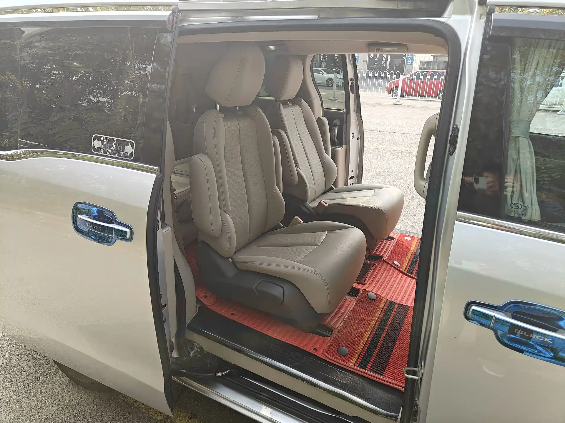 Photo 13 - Buick GL8