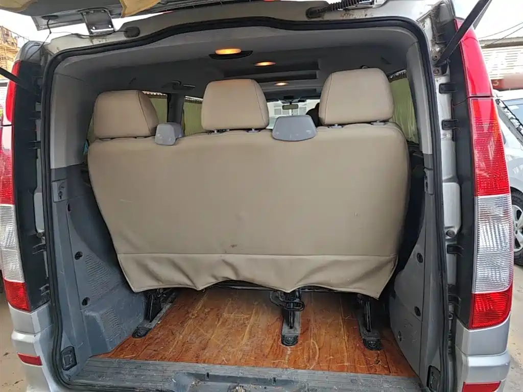 Mercedes-Benz Vito 2011 2.5L 7-Seat Executive Edition фото 15