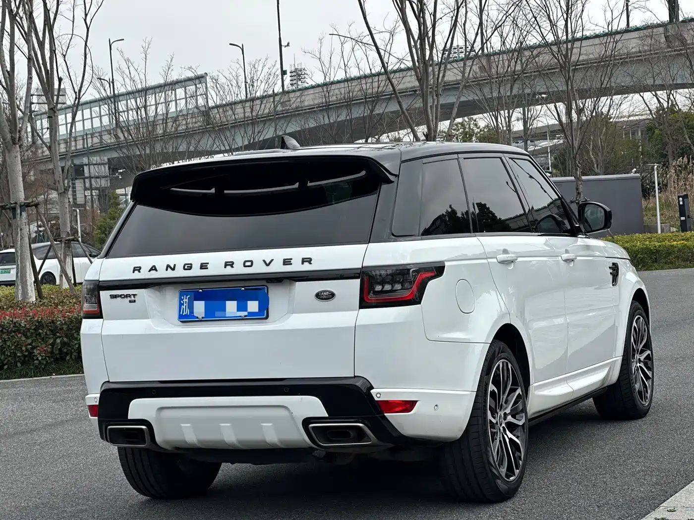 Land Rover Range Rover Sport 2021 3.0 L6 Gloss Black Edition фото 6