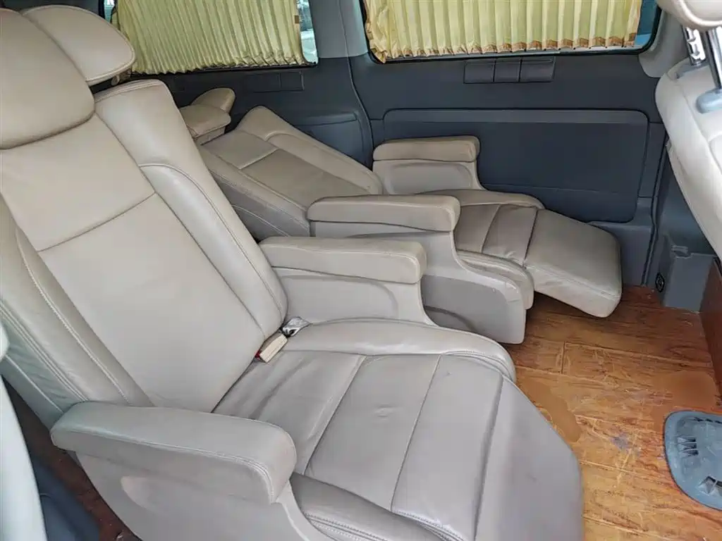 Mercedes-Benz Vito 2011 2.5L 7-Seat Executive Edition фото 13