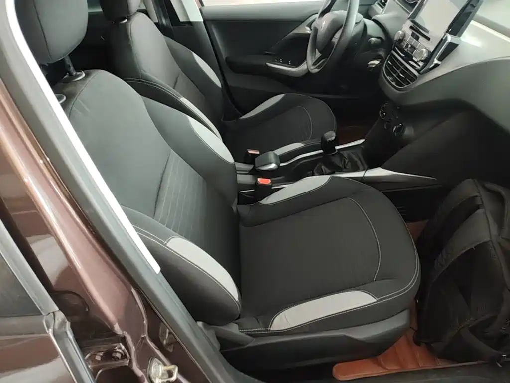 Фото 25 - Peugeot 2008