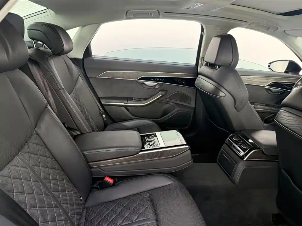 Audi A8 2023 A8L 50 TFSI quattro Exclusive фото 8