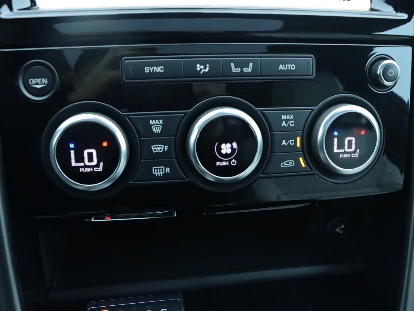 Land Rover Discovery 2018 3.0 SC V6 HSE фото 20