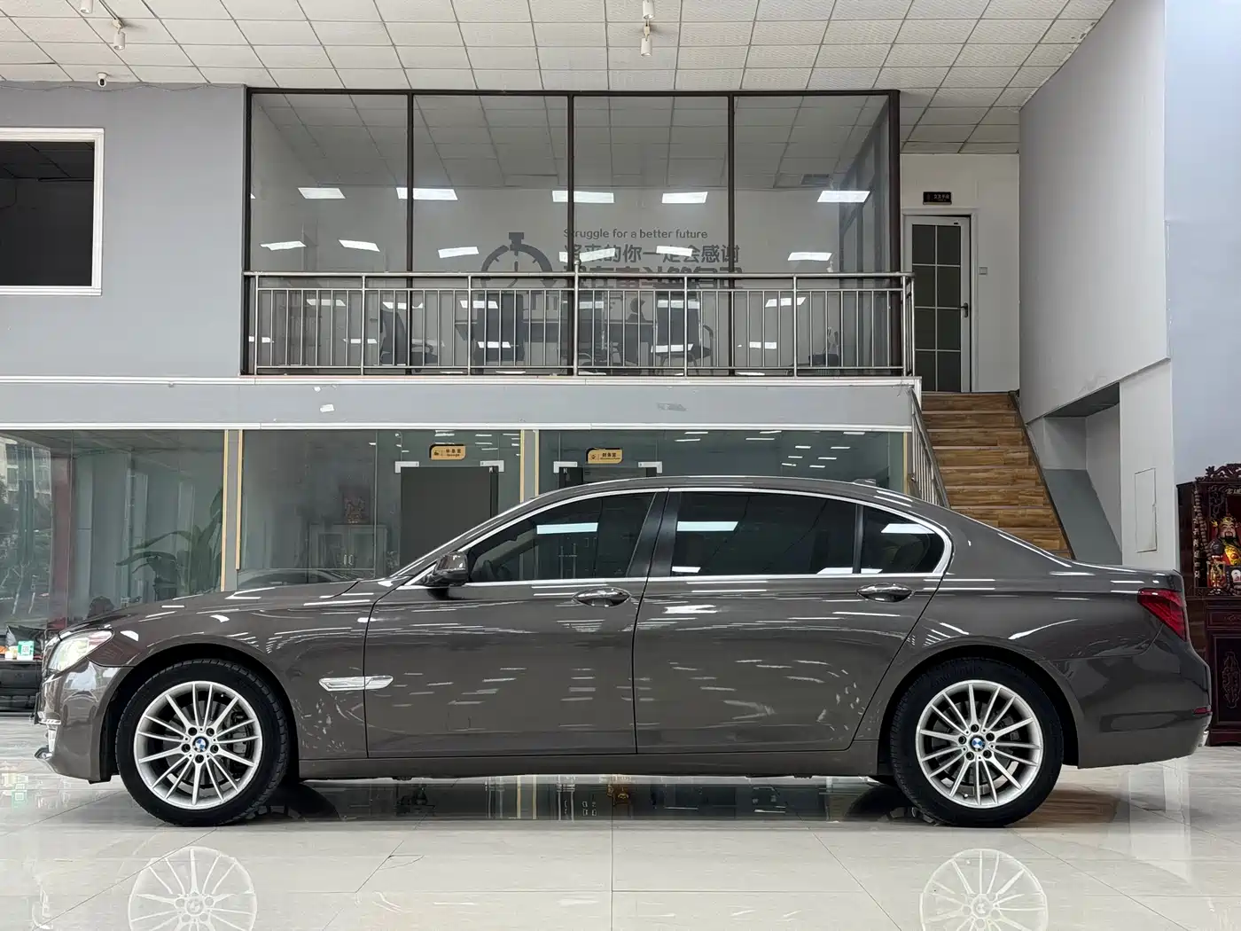 BMW 7 Series 2013 Model 740Li Luxury фото 3