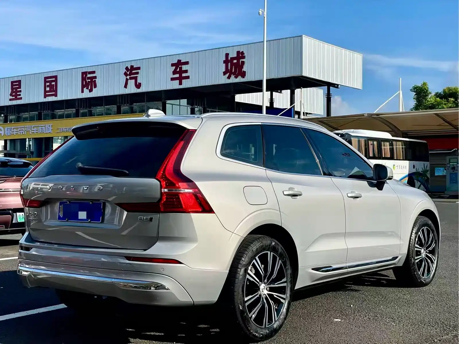 Фото 9 - Volvo XC60