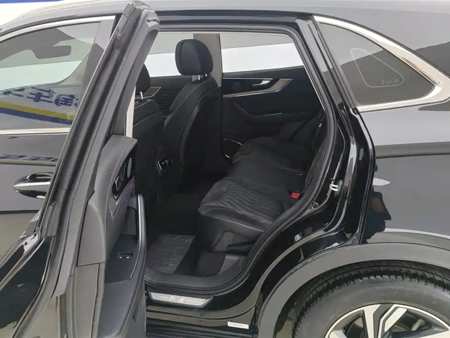 Hongqi HS5 2022 Facelift 2.0T Smart Flag Enjoyment Edition фото 11