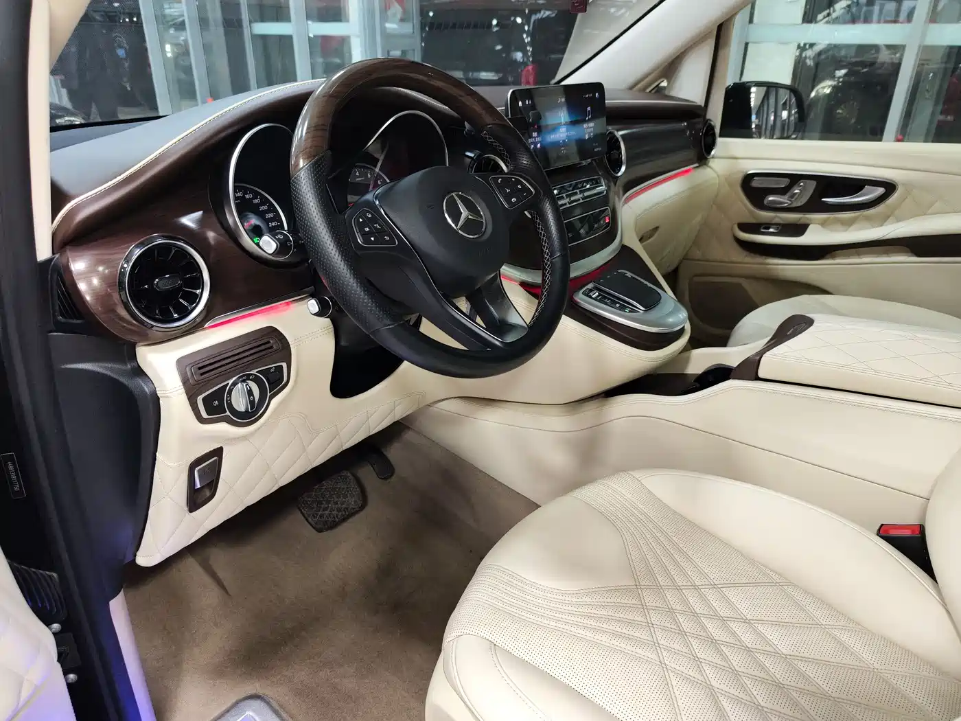 MERCEDES-BENZ V CLASS