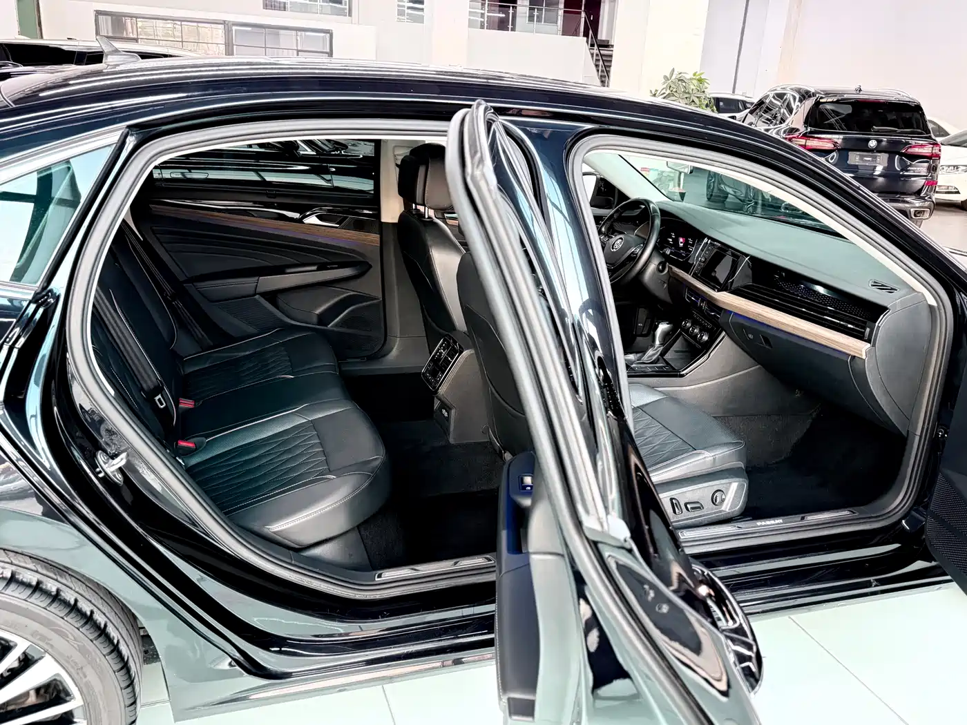 Volkswagen Passat 2020 330TSI Luxury Edition China VI фото 27