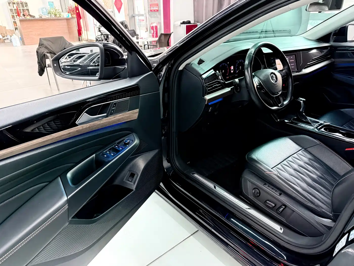 Volkswagen Passat 2020 330TSI Luxury Edition China VI фото 20