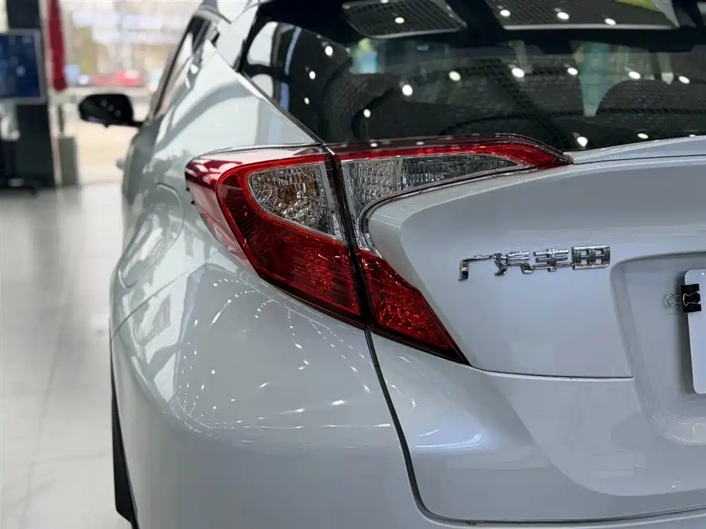 Toyota C-HR 2021 2.0L Comfort Edition фото 14