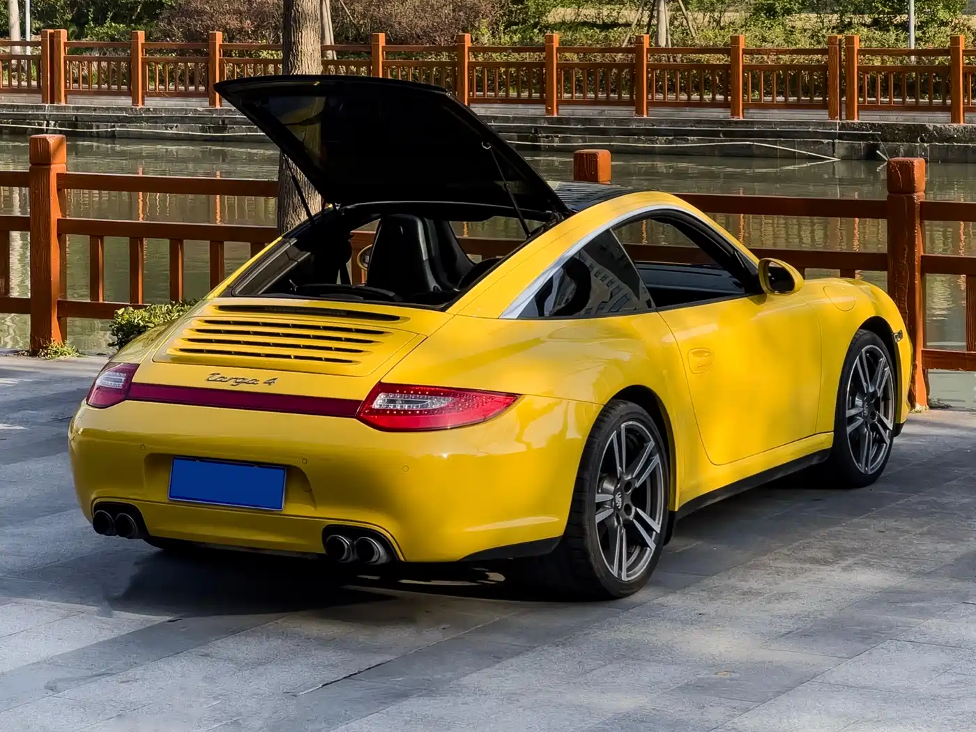 Porsche 911 2010 Targa 4 3.6L фото 3