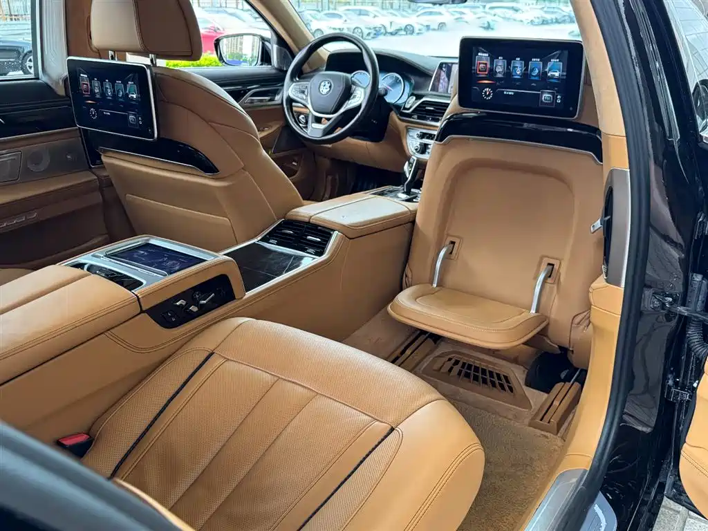 BMW 7 Series 2017 750Li xDrive Customized Edition (4-Seater) фото 26