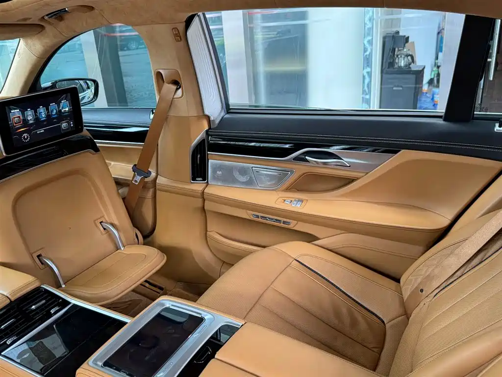 BMW 7 Series 2017 750Li xDrive Customized Edition (4-Seater) фото 28