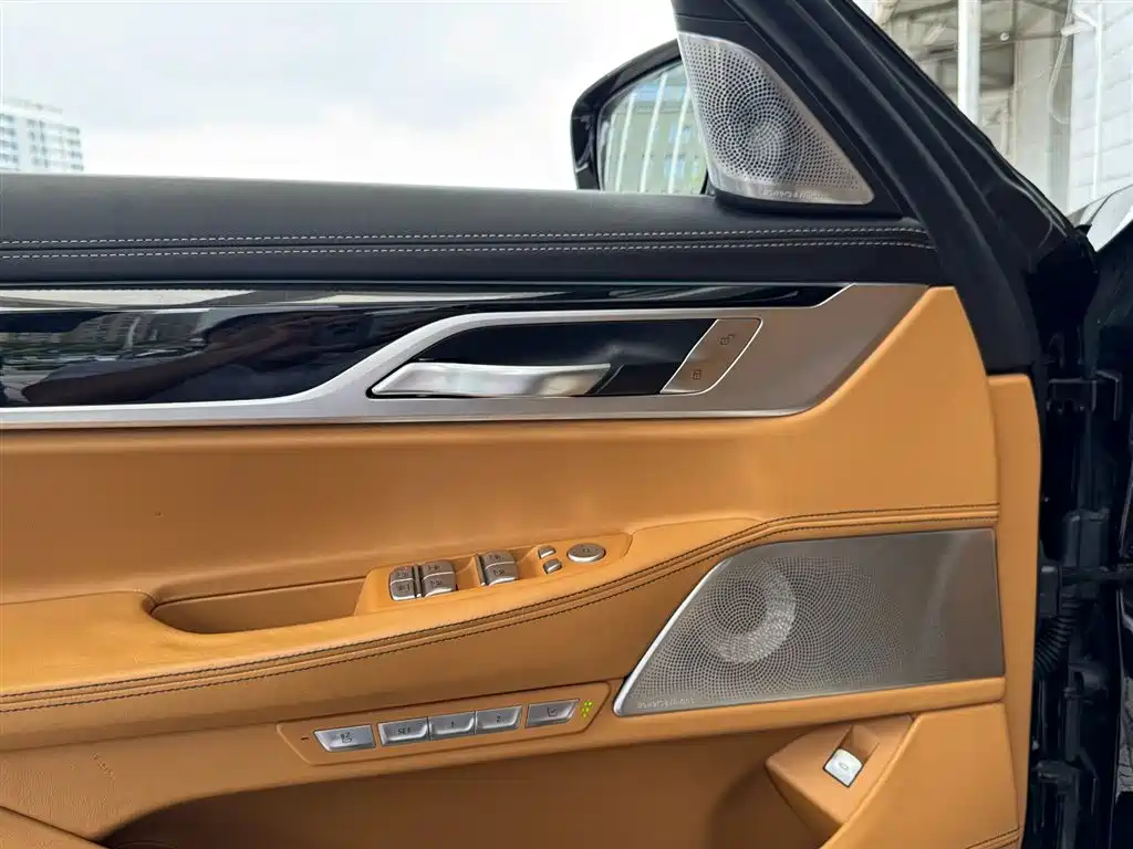 BMW 7 Series 2017 750Li xDrive Customized Edition (4-Seater) фото 33