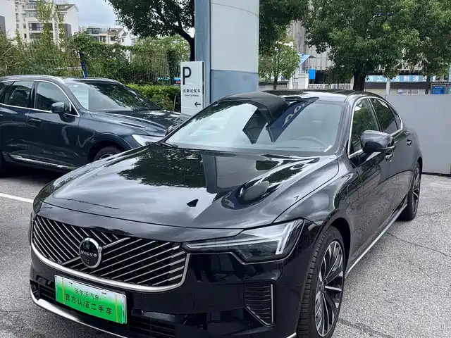 Volvo S90 Plug-in Hybrid 2025