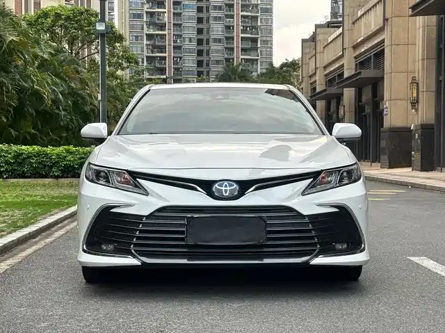Toyota Camry 2021 Hybrid 2.5HGVP Leading Edition — фото 3