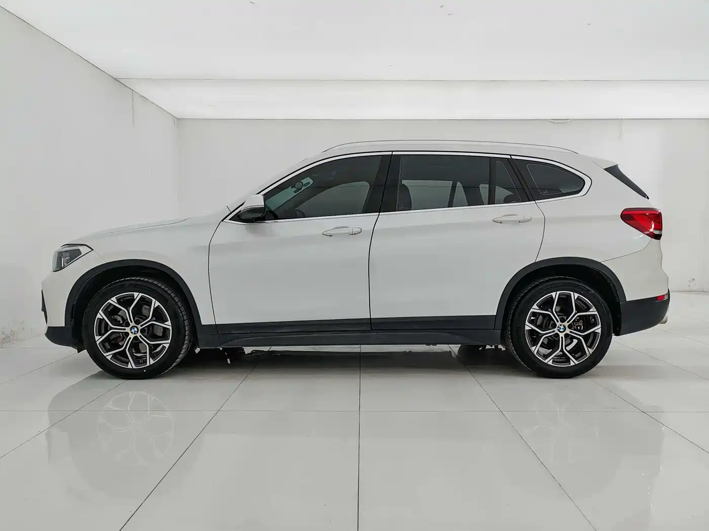 BMW X1 2020 sDrive25Li Leading Model фото 6