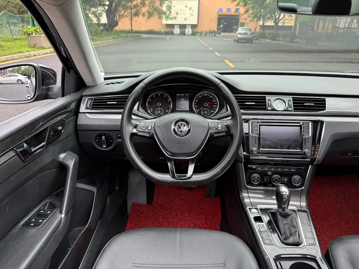 Volkswagen Passat 2017 330TSI DSG Luxury фото 15